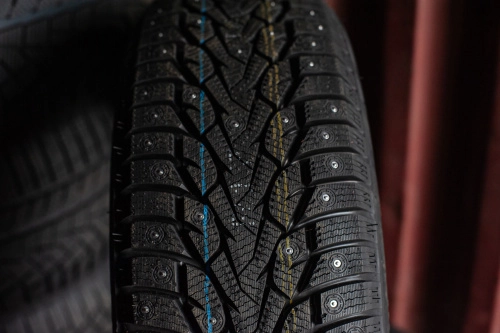 фото протектора и шины WINTERNOVA STUD III Шина ZMAX WINTERNOVA STUD III 235/55 R18 104T